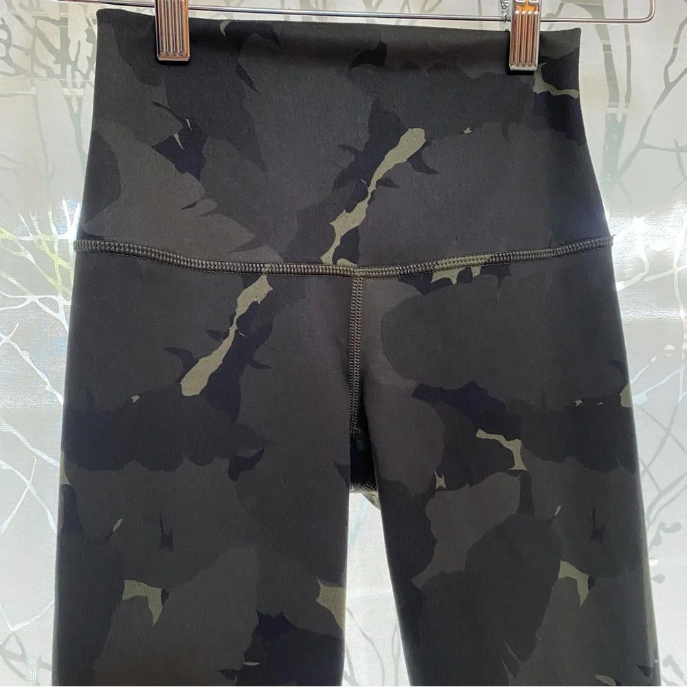 Lululemon green camo palm party high low roll waist wunder under crop leggings - Picture 2 of 12